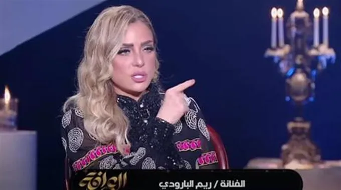 “ليه رفضتي المشاركة في عمارة يعقوبيان؟”.. رد