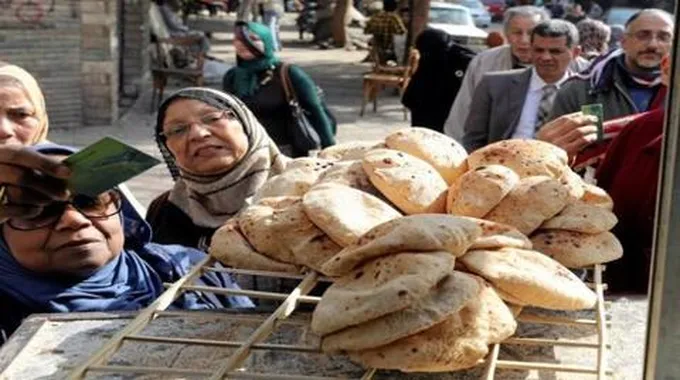 الـ 20 رغيفا بأربعة جنيهات.. مفاجأة عن موقف