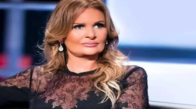 يسرا تروي قصة توقيعها على 10 جنيهات.. وحكاية