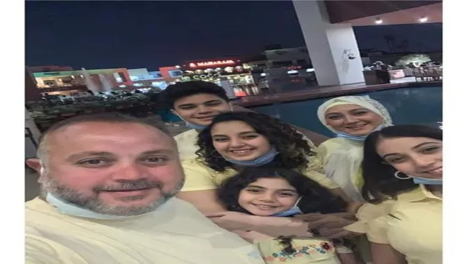 أول ظهور علني لزوجة وأولاد الفنان مؤمن حسن