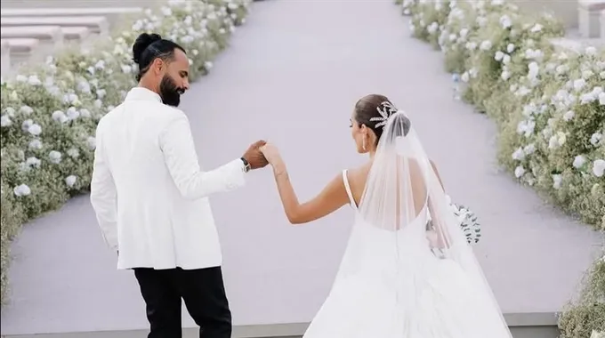 احتفال أمينة خليل بزفافها في اليونان