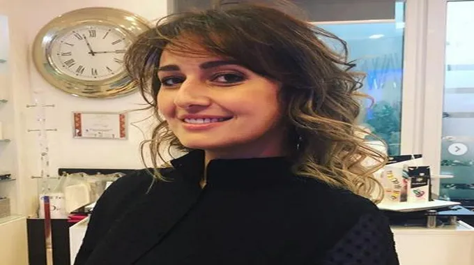 متابع يحرج حلا شيحة بسبب فيديو جرئ.. وتعليق ناري من الفنانة يقصف جبهته