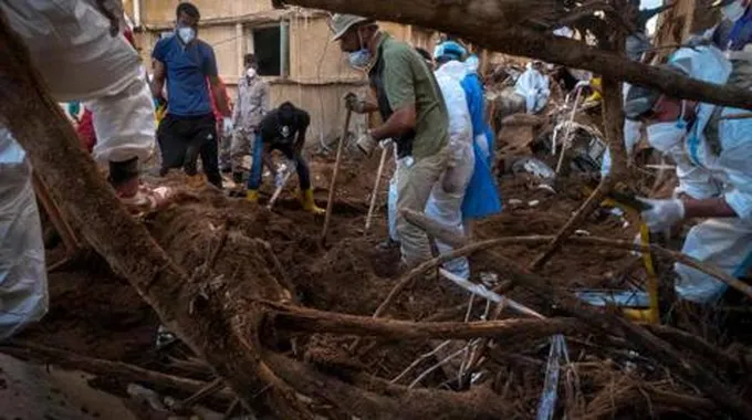 سكان العاصمة الليبية يهربون بحثا عن النجاة بعد