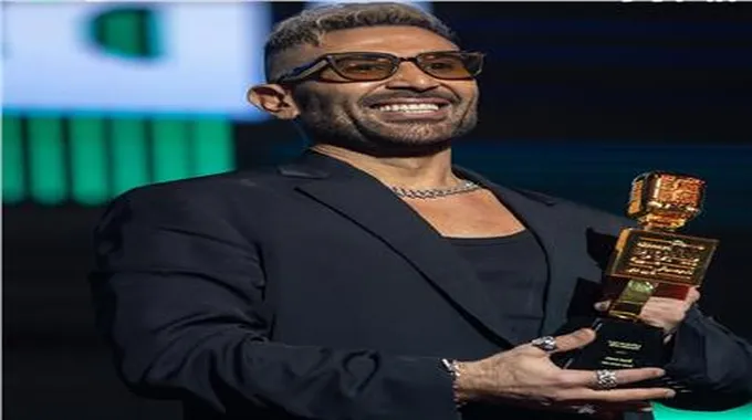 سعد لمجرد يفاجئ يسرا في حفل بيلبورد