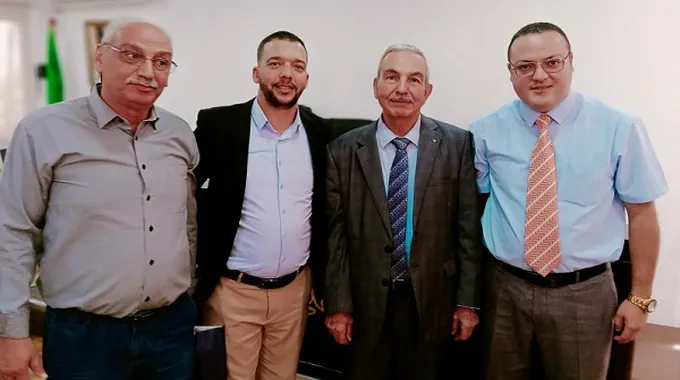فتحي عبد الوهاب يكشف أسرار سيلفي الأنف العجيب