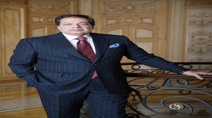 محمد أبو العينين يظهر بسيارة سعرها 77 مليون